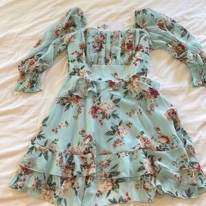 Cute flowery dress!